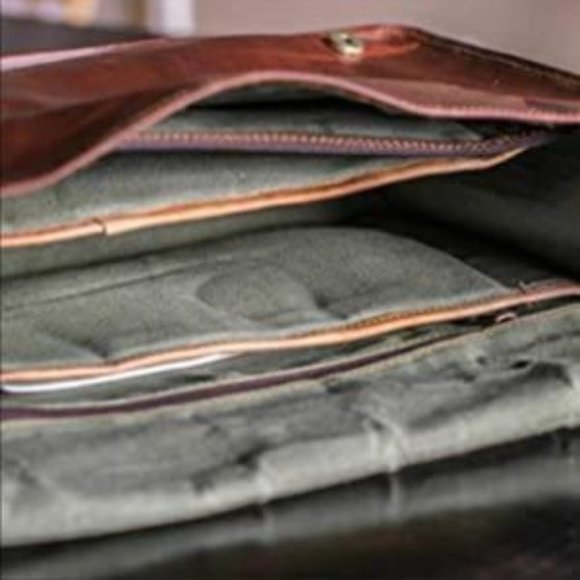 🎉HP🎉NEW Extra Large Vintage Leather Messenger/Crossbody Bag​ - Picture 8 of 13